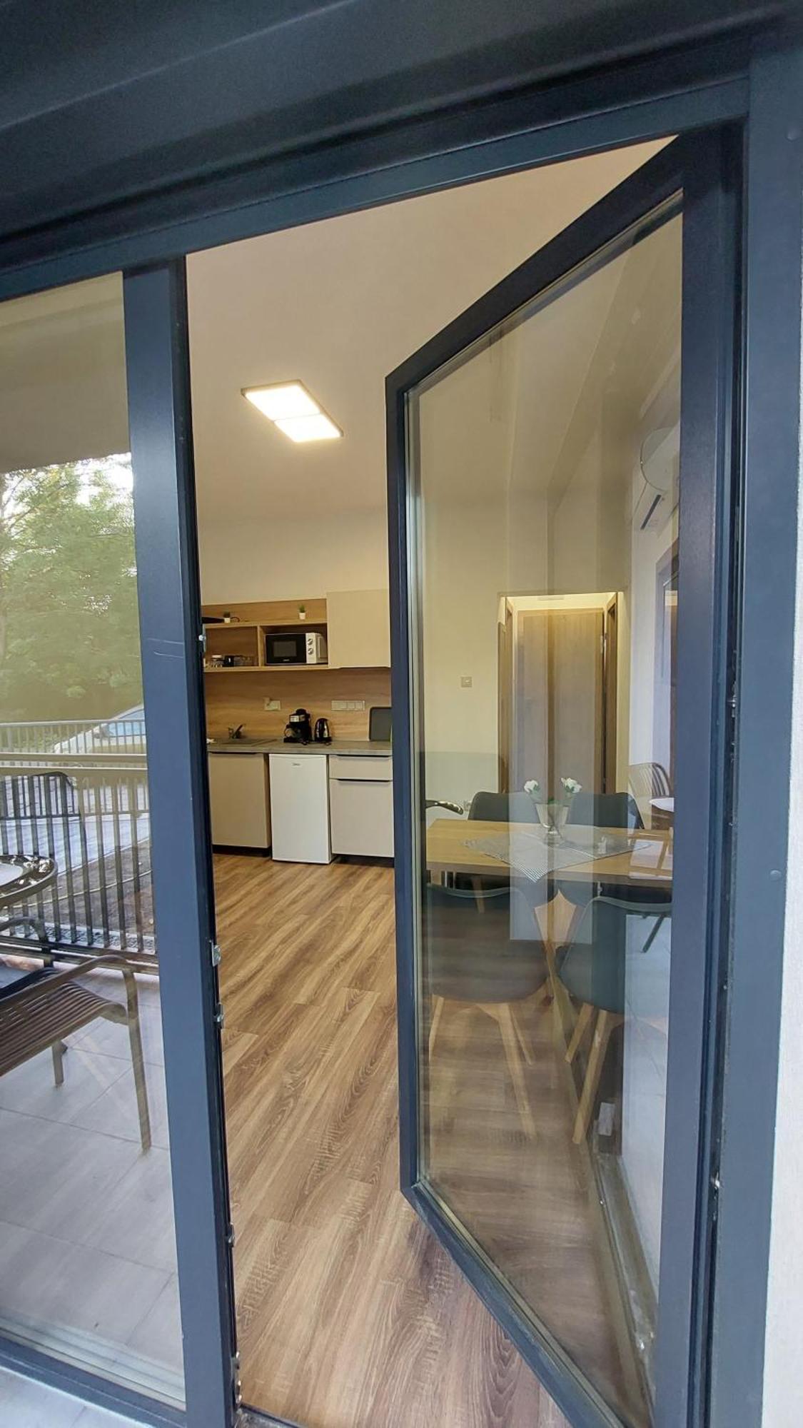 Csaladi Kikoeto Apartman ギュラ エクステリア 写真